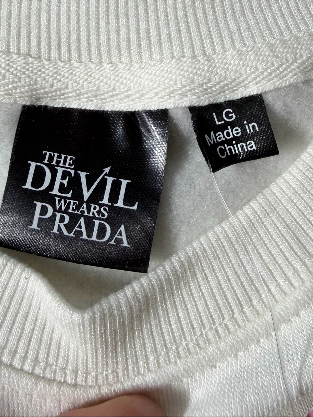 The Devil Wears Prada Runway Magazine Cream Graphic Sweatshirt - Women L SOFTTT - Picture 4 of 8